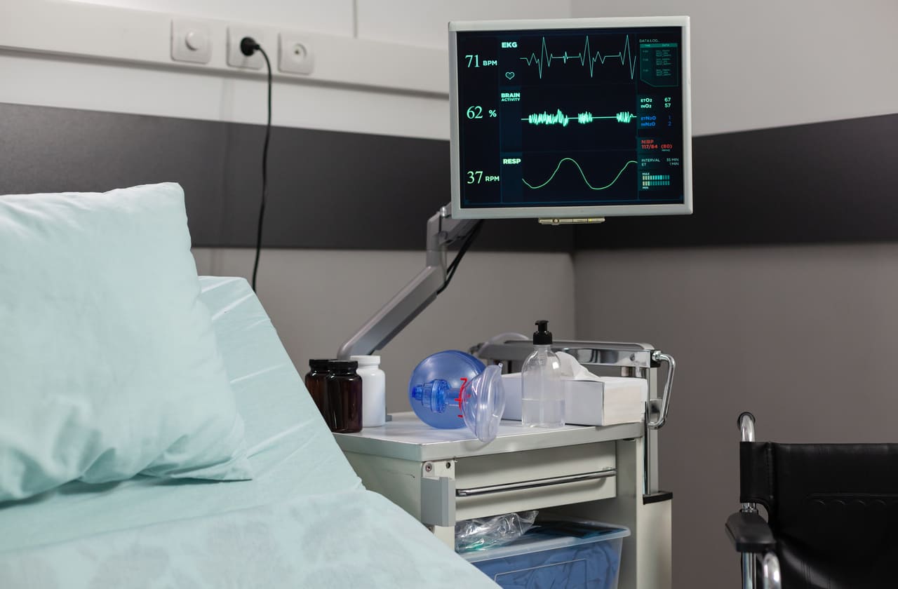 cama de hospital para tratar a personas con posibles trastornos respiratorios